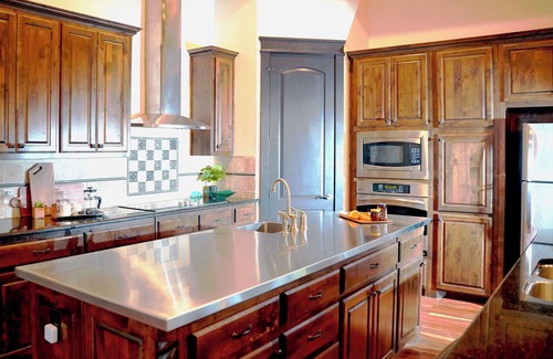 Lakeland Park Cottage | Stylish Lake Austin Retreat w/EV Charger!