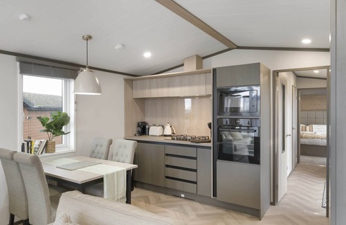 Mullacott Ski Chalet | Stylish Lodge with Parking nr Ilfracombe & Beaches