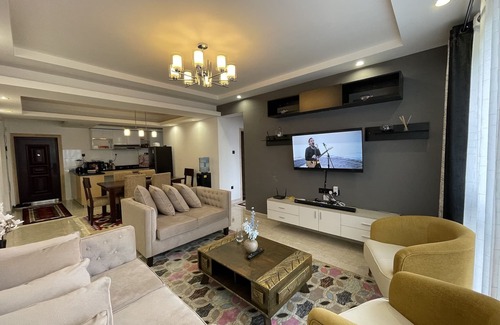 Thompson Estate Apartment | Stylish Luxe Apt Steps from Junction Mall