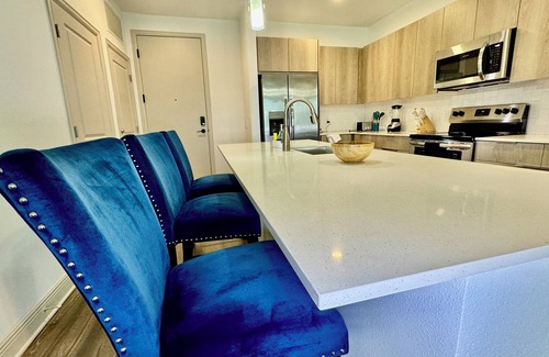 Deerwood Apartment | Stylish Luxury Haven King Bed Southside Jax with Pool Near Mayo Clinic & Beaches