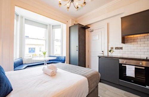 Sutton Cross Apartment | Stylish Marina Escape