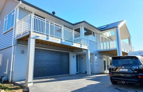 Tauranga Apartment | Stylish Matua Apartment