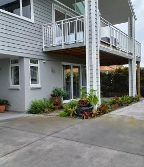 Tauranga Apartment | Stylish Matua Apartment