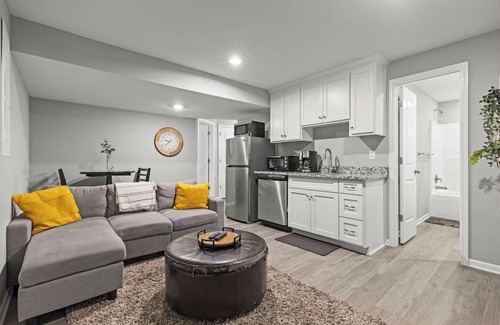 Grandview House | Stylish MidModern 1 Bed Apartment - Lower Level/Private Entrance