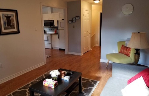 York Regional Municipality House | Stylish, Modern 2nd Floor Private Apt. In Quiet Area, Close To Lake Simcoe