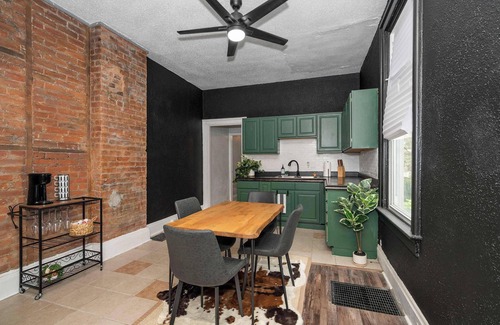 Walnut Hills Condo | Stylish, Modern Gem in the HIlls