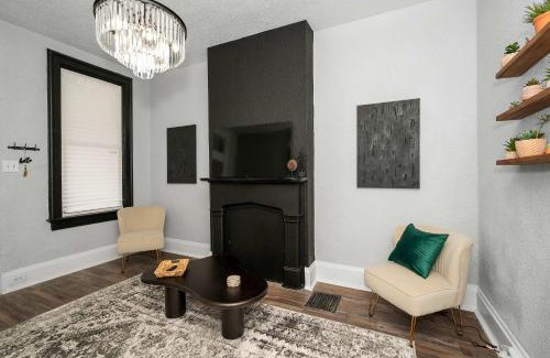 Walnut Hills House | Stylish Modern Gem in the HIlls