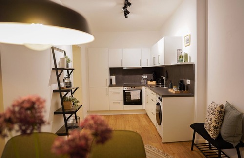 Coburg Apartment | Stylish, modern old flat in the centre