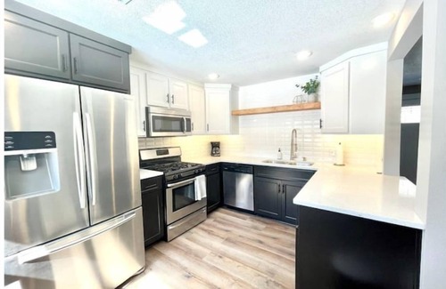 Rogers House | Stylish, modern, REMODELED : Central Location