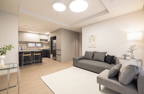 Tobongil-tong Condo | Stylish Mount Air Condo: 3 Bedrooms, 2 Bathrooms, 4 Air Conditioners, 65-inch TV