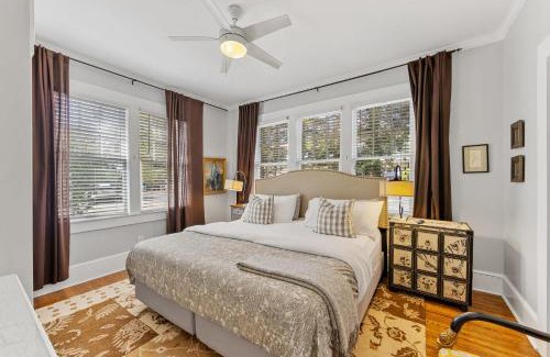 Cherry House | Stylish Myers Park 2 br with Screened Porch