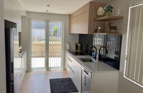 Papakura House | Stylish New Modern 3-BR Home in Auckland – Your Perfect Escape Awaits!