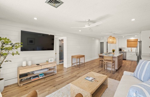Saint Armands Key Condo | Stylish Newly Remodeled Condo, Walk to Beach & St. Armands, Heated Pool/Spa, Free Activities Daily