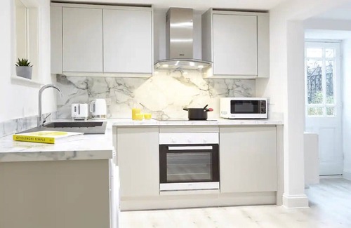 Cotham Apartment | Stylish one-bedroom apartment close to city centre