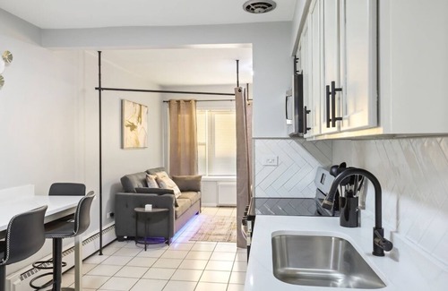 Franklin Park Apartment | Stylish & Peaceful Haven - 10mins to O'Hare Airport!