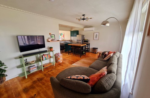 Indented Head House | Stylish Peachy dream beach cottage Indented Head - 10 mins walk from beach