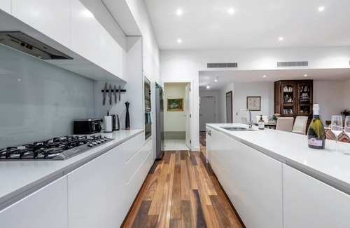 Forrest Apartment | Stylish Penthouse Level Apartment In Capital Hill ACT