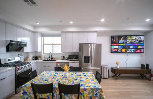 Pico-Union House | Stylish Private Room by Downtown LA with Private Parking