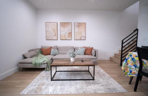 Pico-Union House | Stylish Private Room by Downtown LA with Private Parking