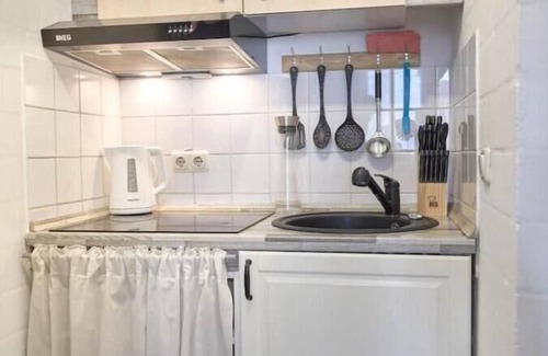 Bielefeld Apartment | Stylish & Quiet Studio | Parking | WIFI | TV * EM-APARTMENTS DEUTSCHLAND