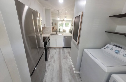 North Charleston House | Stylish Remodeled Townhouse
