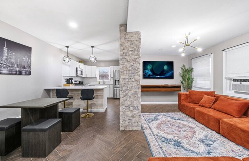 Bayonne Apartment | Stylish Retreat | 3-BR | Train to NYC access
