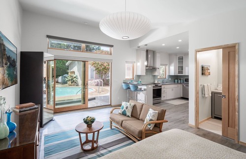 Bixby Knolls Apartment | Stylish Retro Private Studio & Pool Long Bch