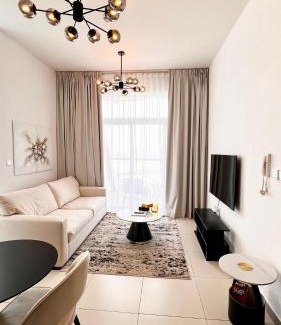 Jadaf Apartment | Stylish & Roomy 1BR in the Heart of the City