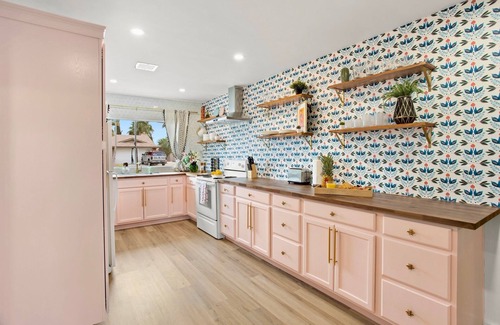 Norma Estates House | Stylish Scottsdale Qrtr,hottub, golf, games, perfect for families & entertaining