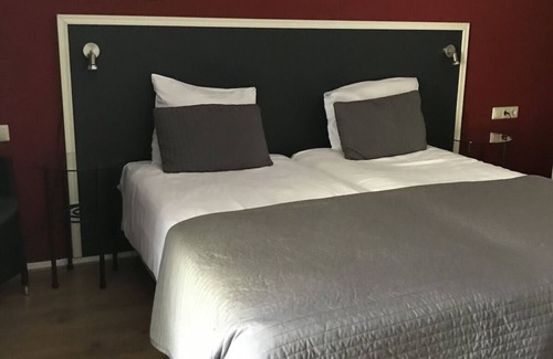 Renesse Hotel | Stylish Seaside Stay, steps from Dunes, Cycling paths, and Beach Escape