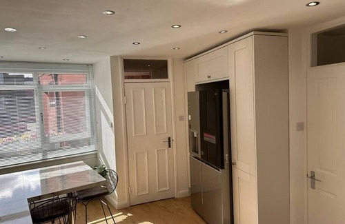 Munster Apartment | Stylish, Smart & Fun 4 Bed Home