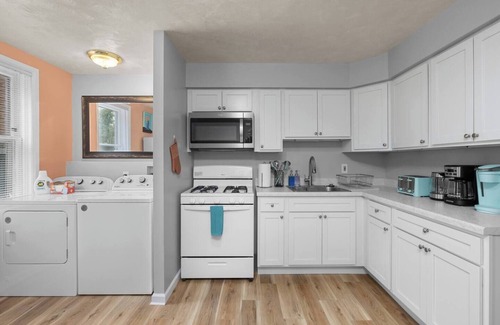 St. Louis Apartment | Stylish South City King 1BR Apt