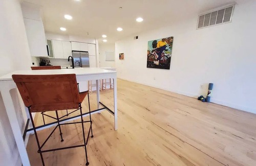 Koreatown Condo | Stylish, Spacious, and Modern: 2 Bedroom Apartment in the Heart of Los Angeles