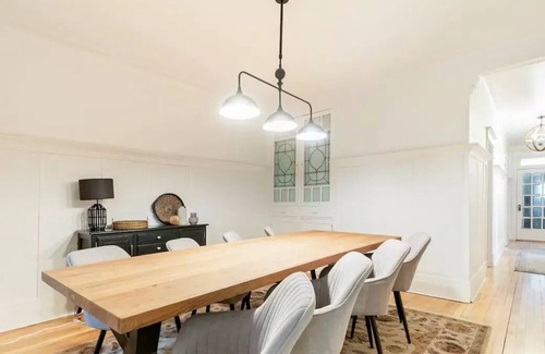 De Lorimier Apartment | Stylish, Spacious and Cozy with Private Parking