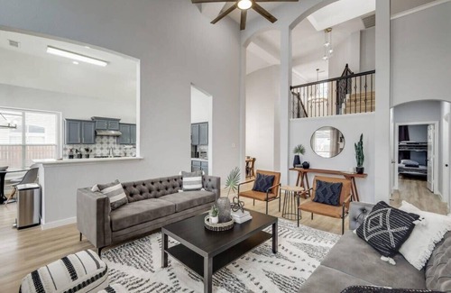 Fossil Creek House | Stylish, Spacious, Convenient - 6-BD/2.5-BA + Pool