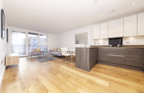 Evelyn Apartment | Stylish, spacious two bed family apartment with placing