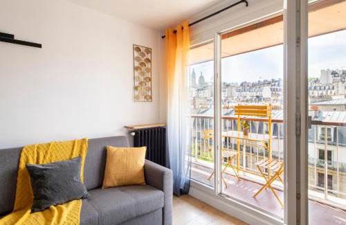 Quartier des Grandes-Carrieres Apartment | Stylish Stay - Balcony & Amazing View - Montmartre