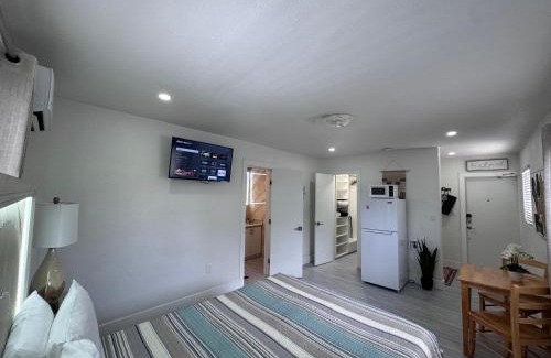 Flagami Apartment | Stylish Studio Apartment By Miami International Airport