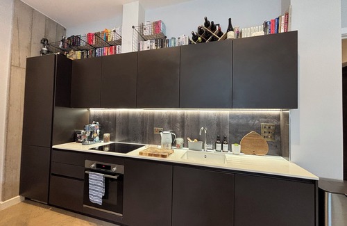 Hackney Apartment | Stylish Studio in Hackney with Private Terrace
