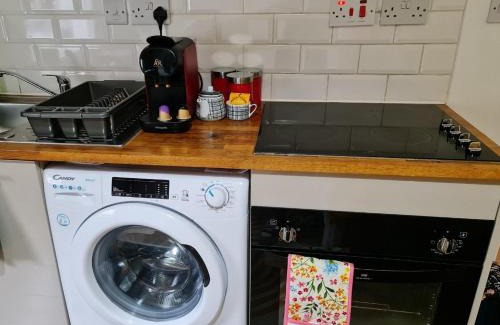Highbury Apartment | Stylish studio - private bathroom, 15mins to Central London!