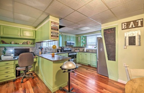 Johnstown House | Stylish Suburban Getaway, 10 Miles to Royal Mtn!