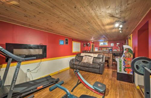 Johnstown House | Stylish Suburban Getaway, 10 Miles to Royal Mtn!