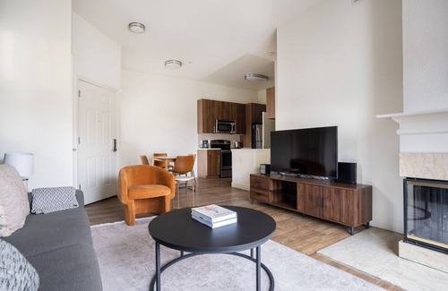 Sunnyvale Apartment | Stylish Sunnyvale 1BR w/Gym, Pool & W/D, nr highways, by Blueground