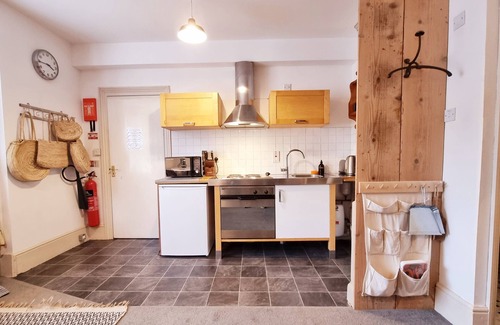 Nailsworth Apartment | Stylish Town Centre Studio Apartment