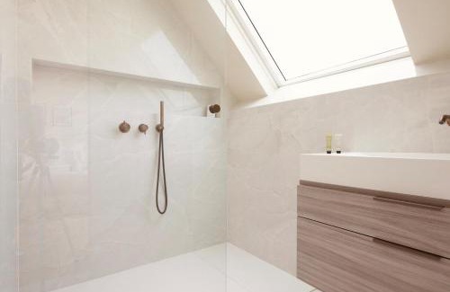 Quartier de la Place-Vendome Apartment | Stylish Triplex with Amazing Terrace near Louvre