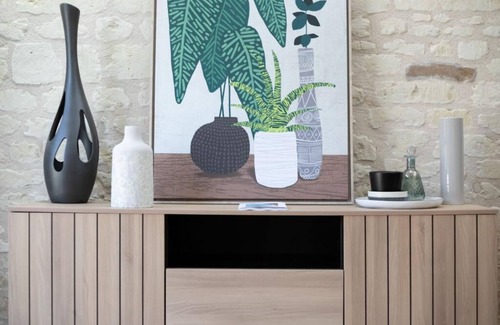 Ranton Apartment | Stylish troglodyte home