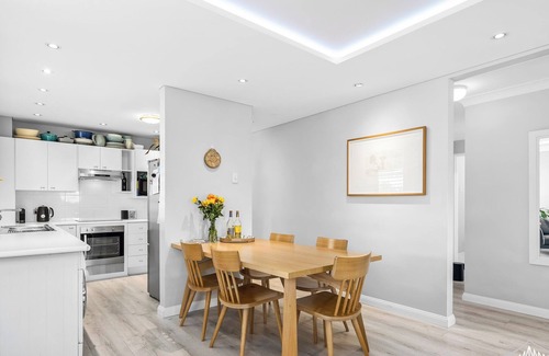 Ascot Apartment | Stylish Two Bedroom Unit in Ascot