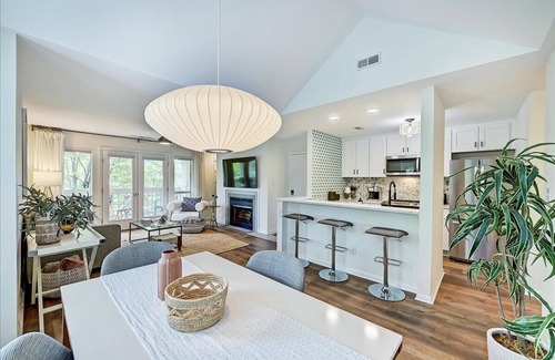 Charlotte Center City Condo | Stylish Uptown condo in Historic 4th Ward!