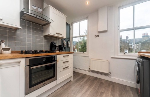 Earlsfield House | Stylish Victorian Home-1 Br 15 mins Central London
