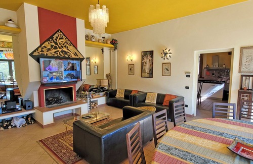 Saturnana Villa | Stylish Villa (6 or 8 bedrooms) with Private Pool, 40 minutes from Florence